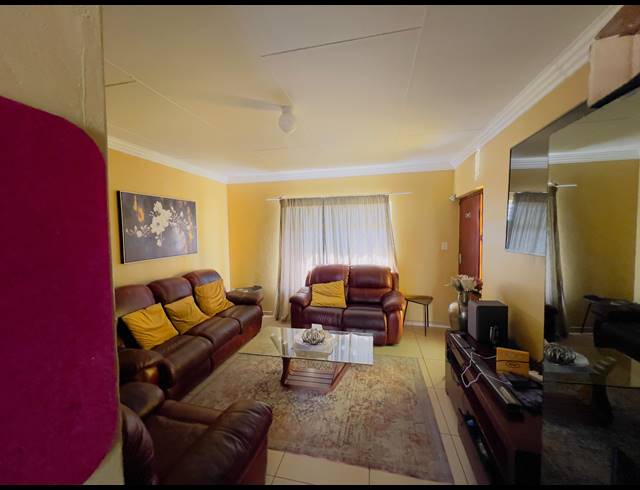 4 BEDROOM HOUSE FOR SALE IN SONHEUWEL EXT 1